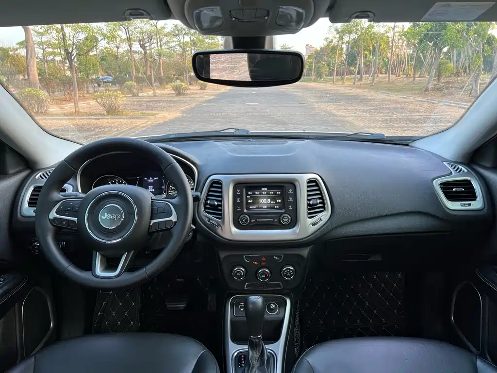 Jeep Compass 2017 — фото 11