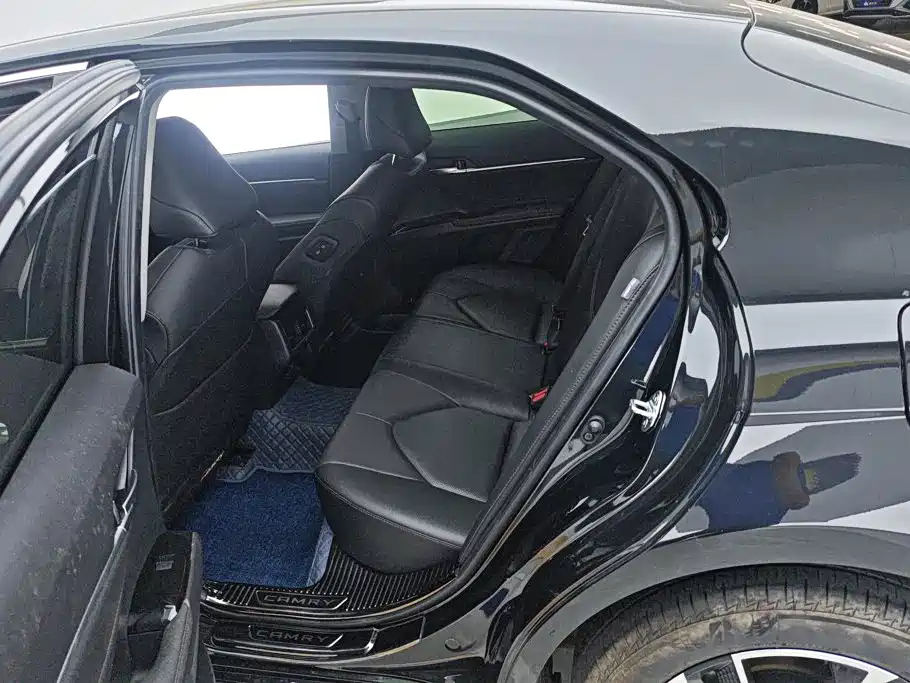 Toyota Camry 2023 — фото 11