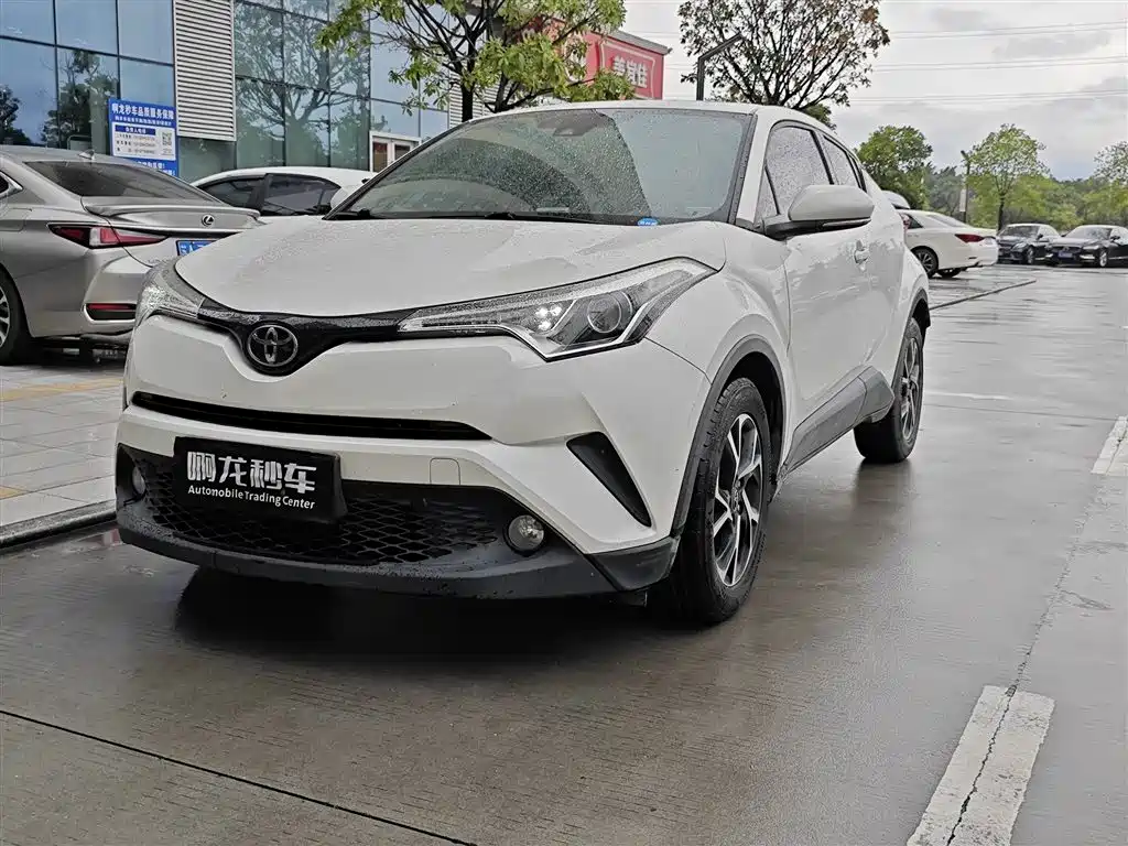 Toyota C-HR 2020 — фото 1