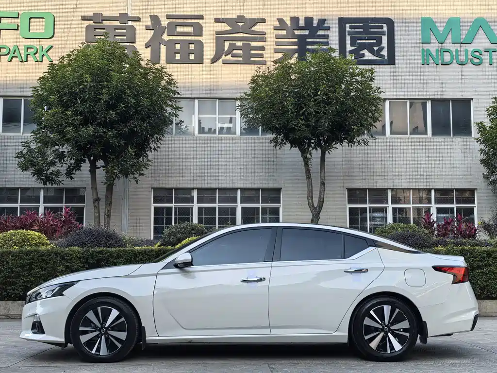 Nissan Teana 2022 — фото 4