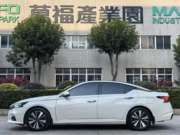 Nissan Teana 2022