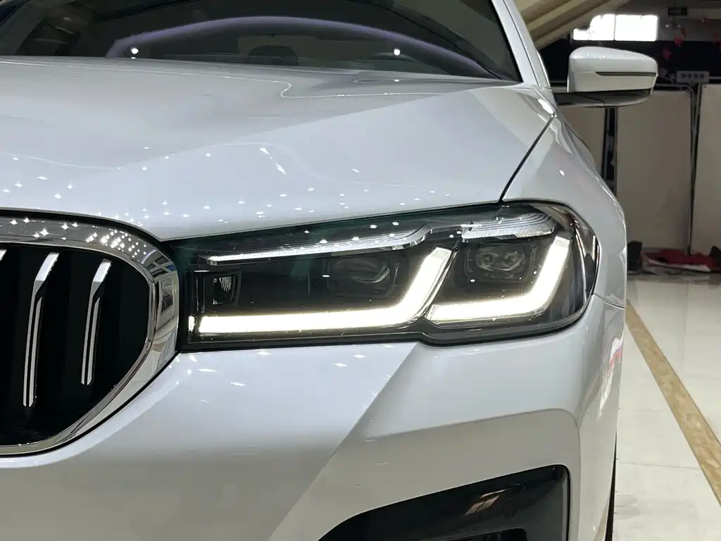 BMW 5 Series 2021 — фото 10