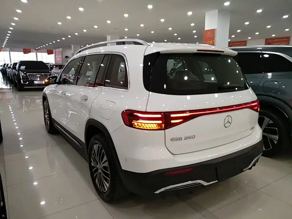 Mercedes-Benz EQB 2026