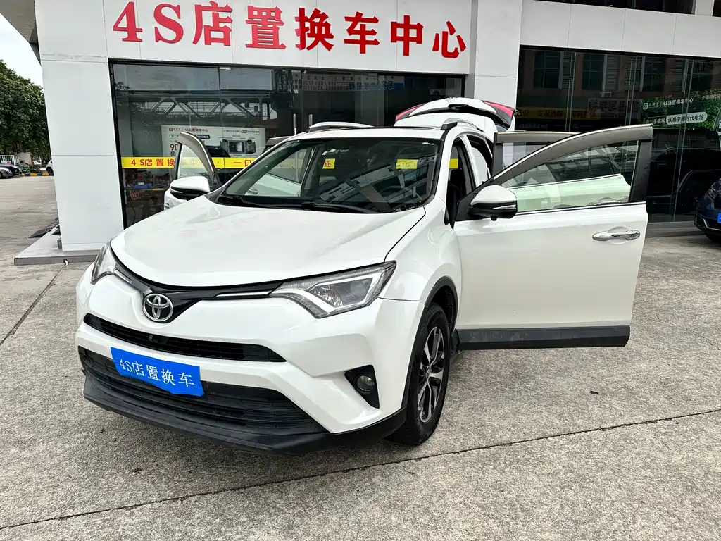 Toyota RAV4 2017 — фото 19