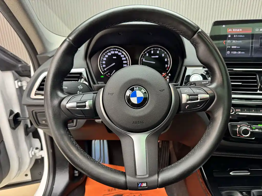BMW 1 Series 2023 — фото 17