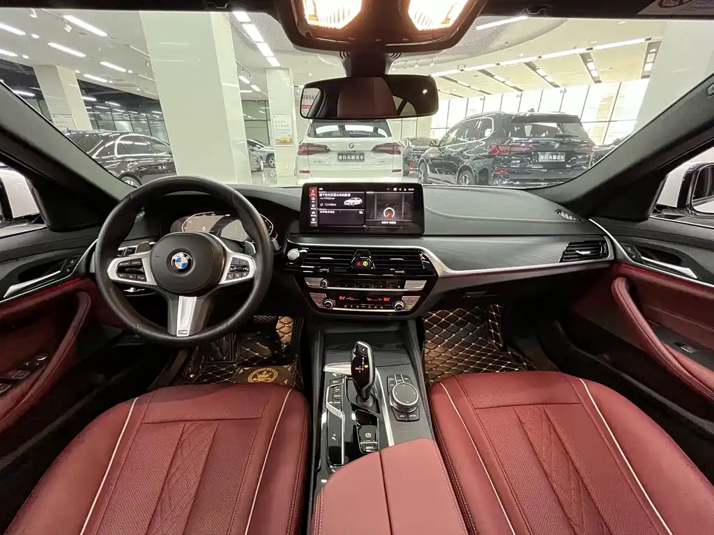 BMW 5 Series 2021 — фото 17
