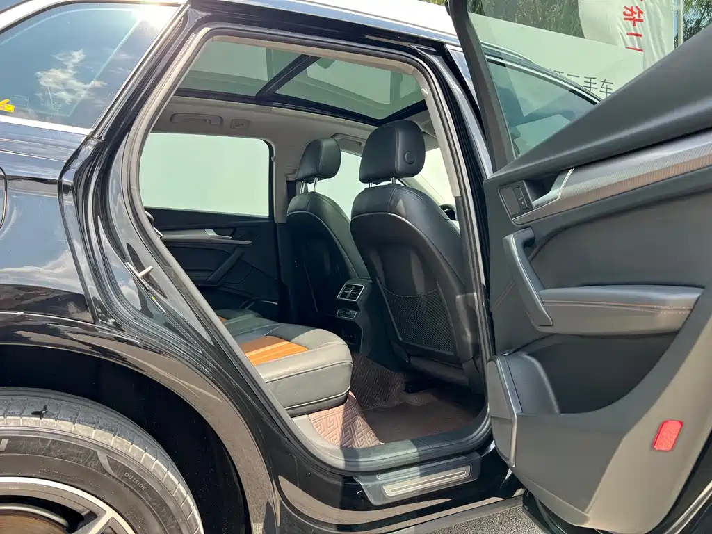 Audi Q5L 2020 — фото 10