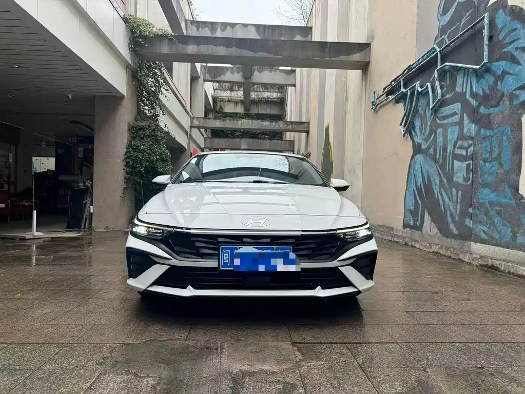 Hyundai Elantra 2023 — фото 4