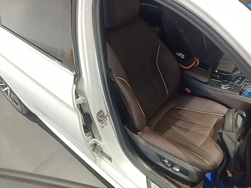 BMW 5 Series New Energy 2021 — фото 25