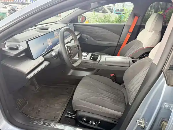 Geely Galaxy E8 2025