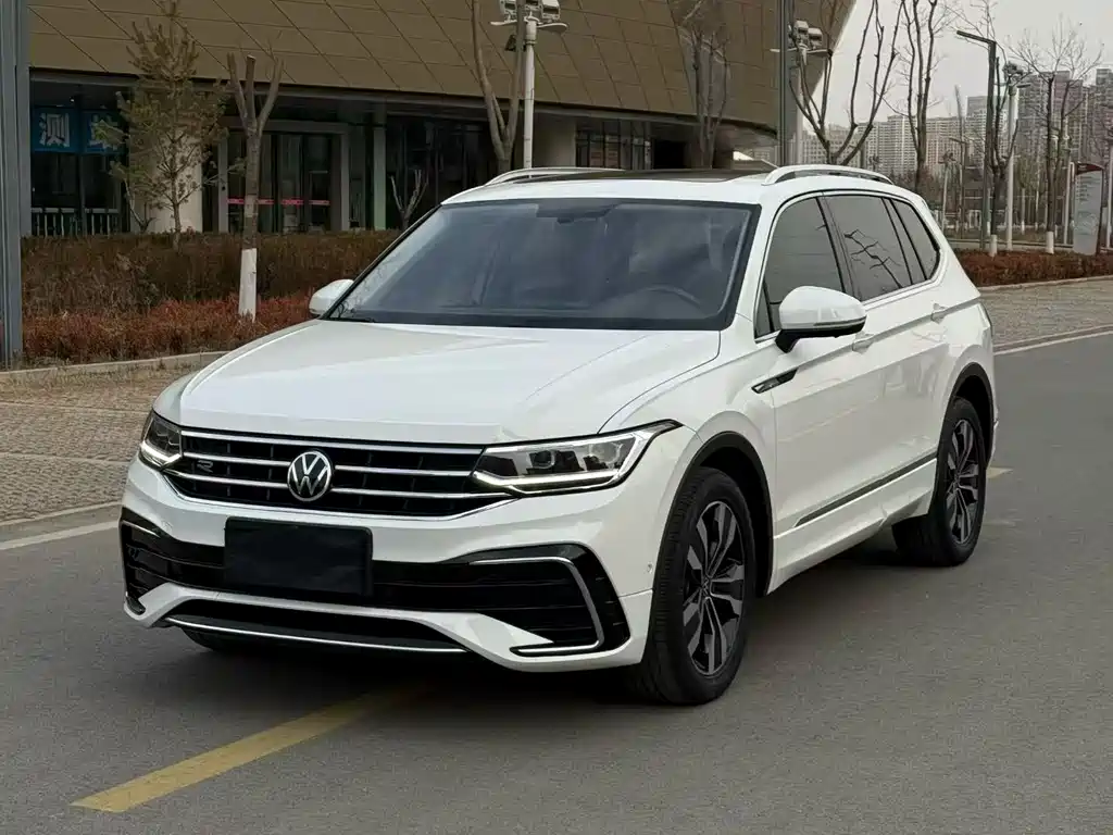Volkswagen Tiguan L 2021 — фото 1