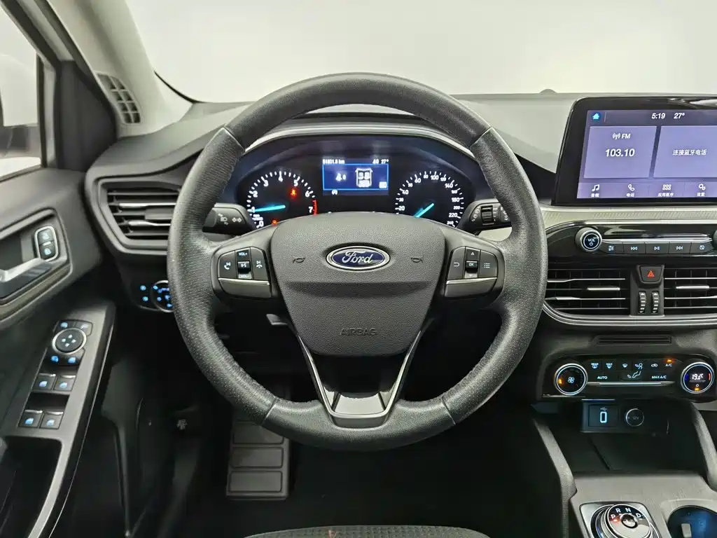 Ford Focus 2019 — фото 11