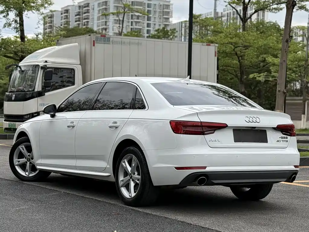 Audi A4L 2017 — фото 12