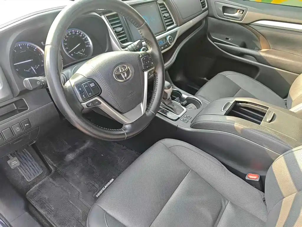 Toyota Highlander 2021 — фото 12
