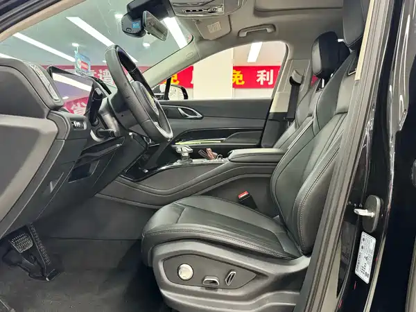Hongqi HS3 2025