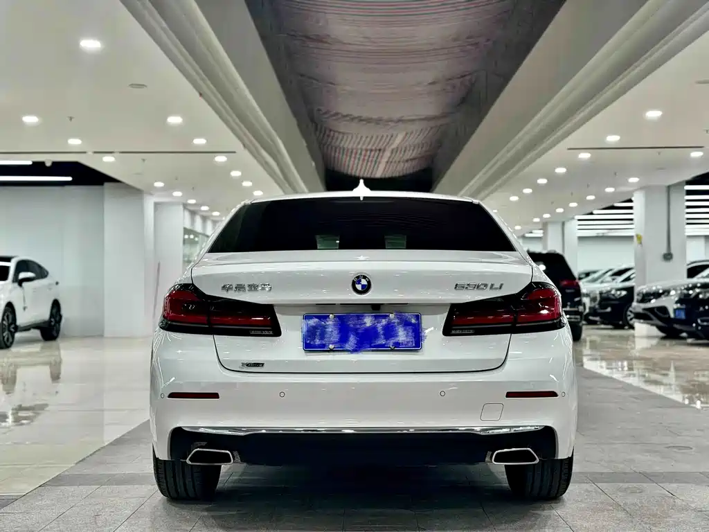 BMW 5 Series 2021 — фото 11