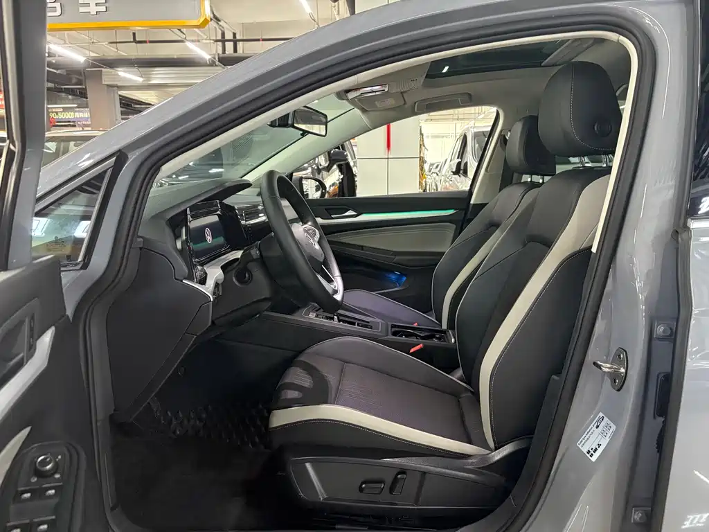Volkswagen Golf 2023