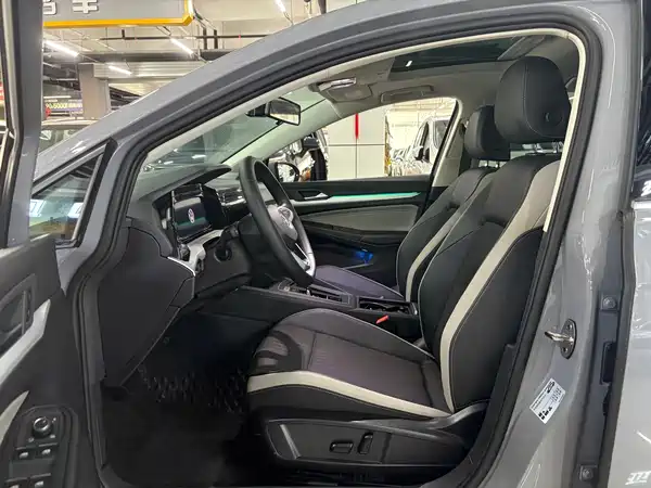 Volkswagen Golf 2023