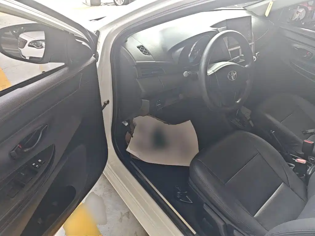 Toyota Yaris L 2018 — фото 16