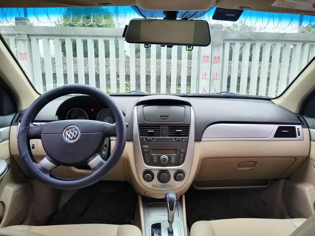 Buick Excelle 2014 — фото 12