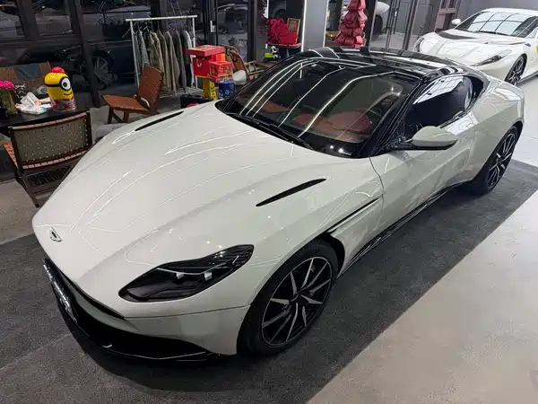 Aston Martin DB11 2019