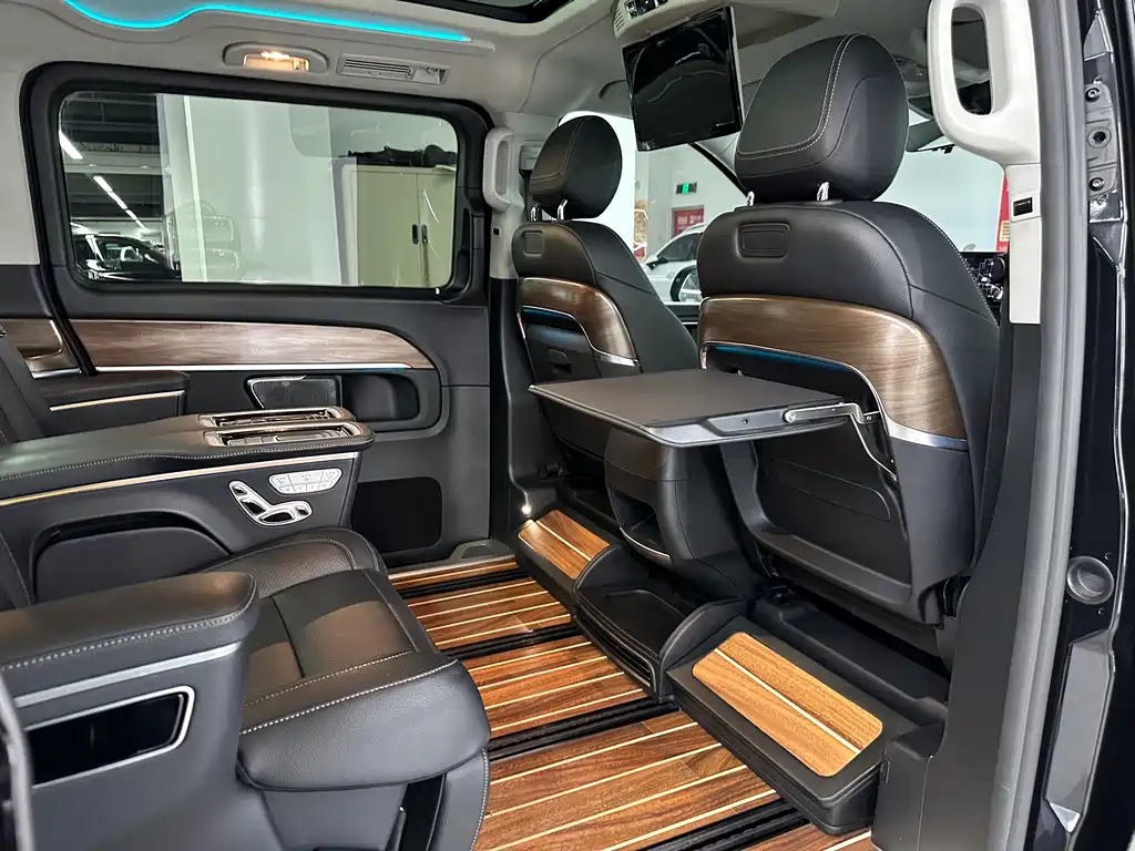 Mercedes-Benz V-Class 2022 — фото 26