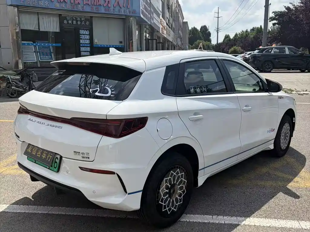 BYD e2 2022