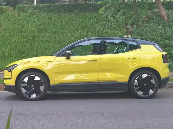 Volvo EX30 2024
