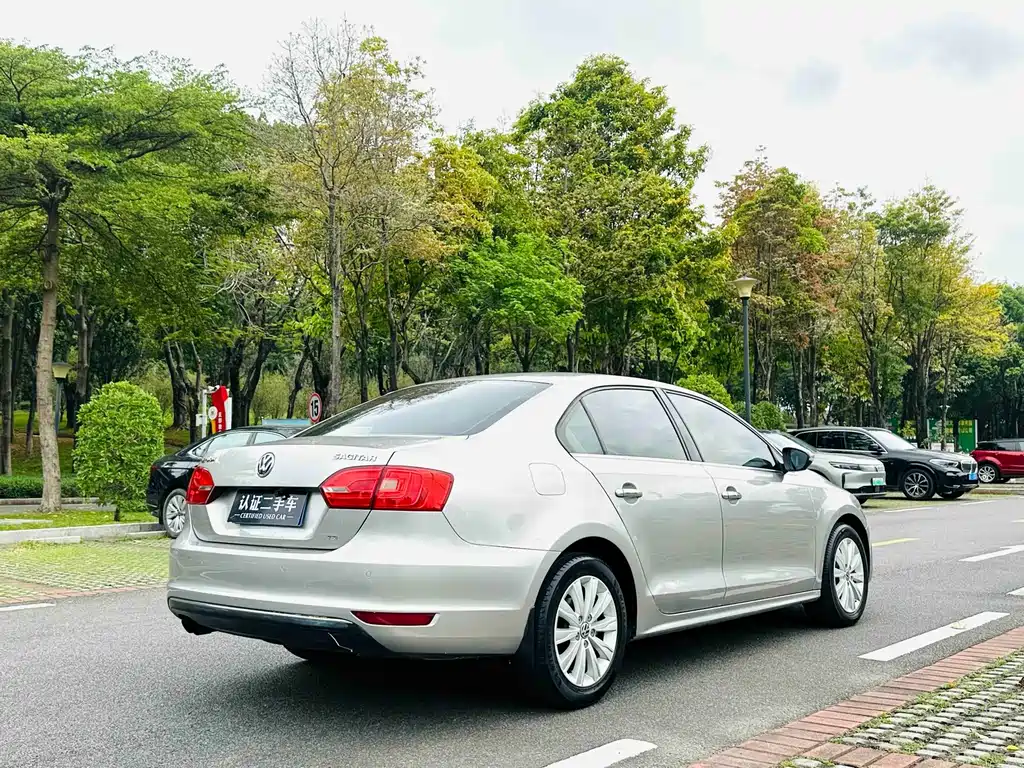 Volkswagen Sagitar 2014