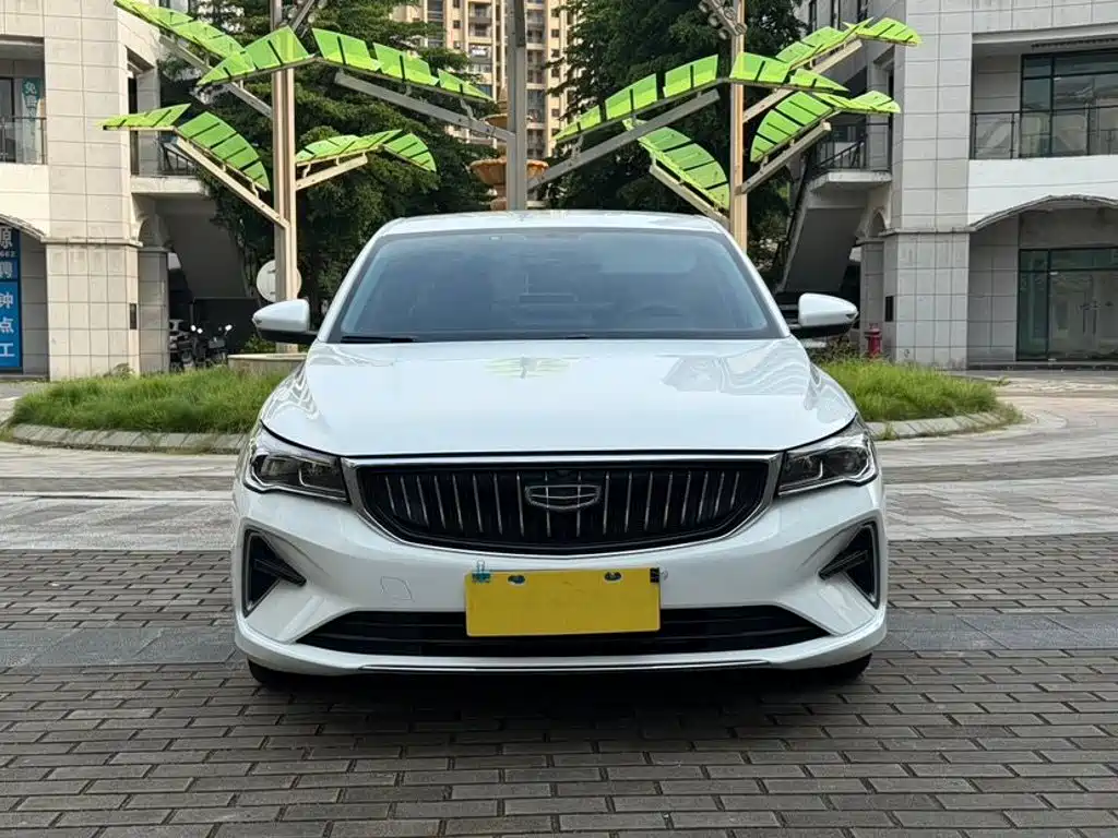 Geely Emgrand 2022