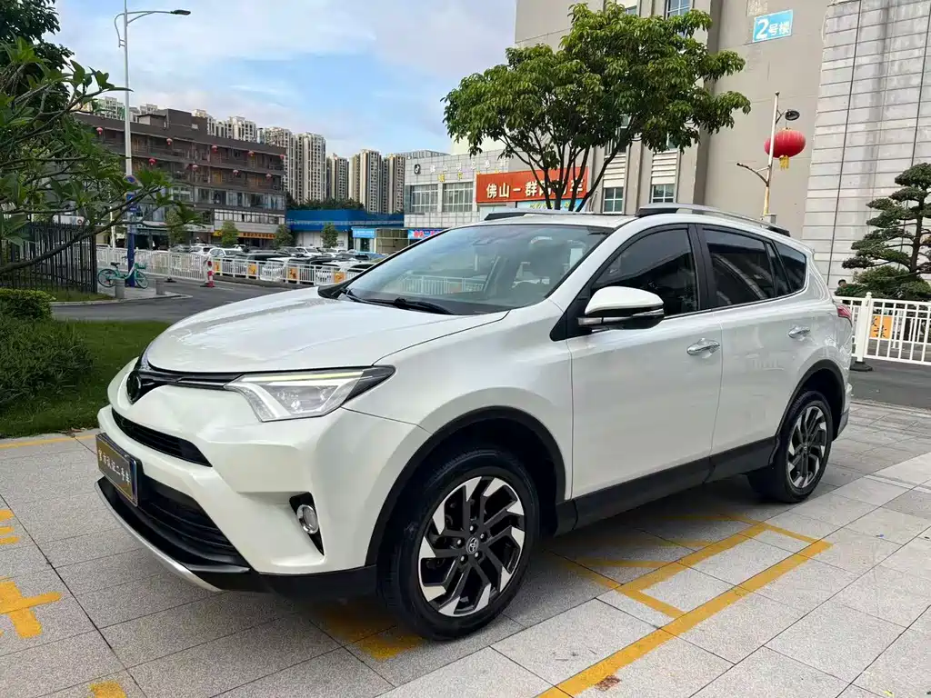 Toyota RAV4 2016 — фото 3