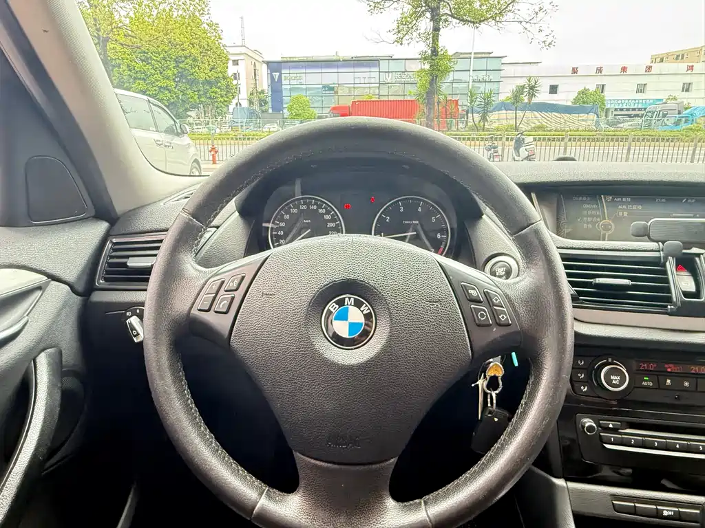 BMW X1 2014 — фото 10