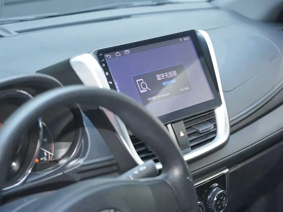 Toyota Yaris L 2020 — фото 12