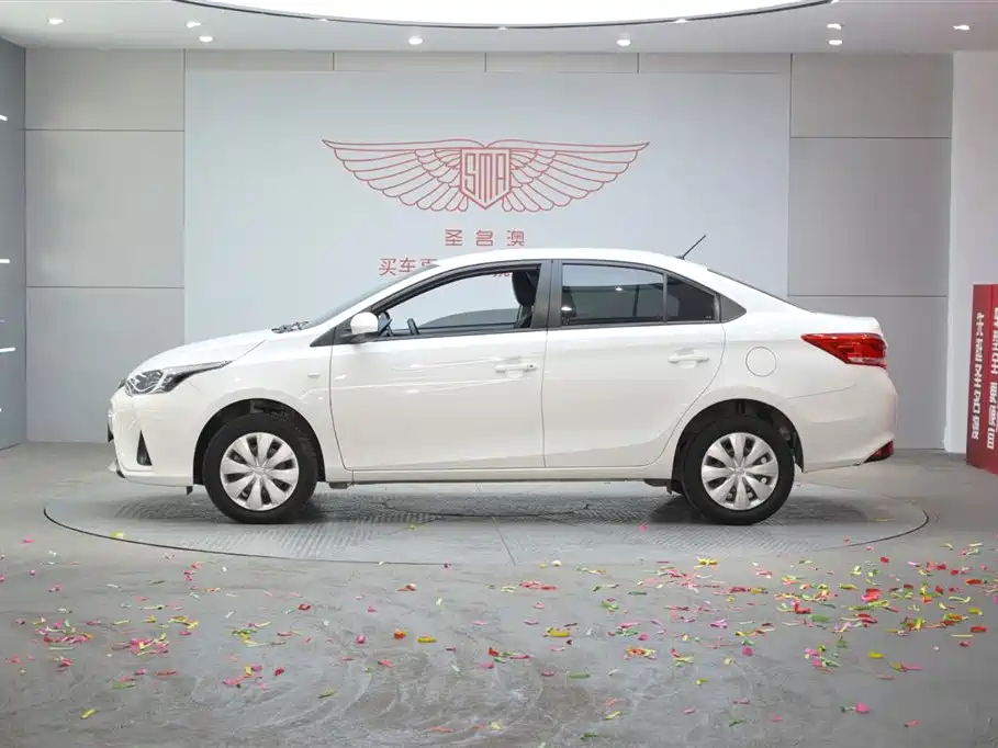 Toyota Yaris L 2020 — фото 2