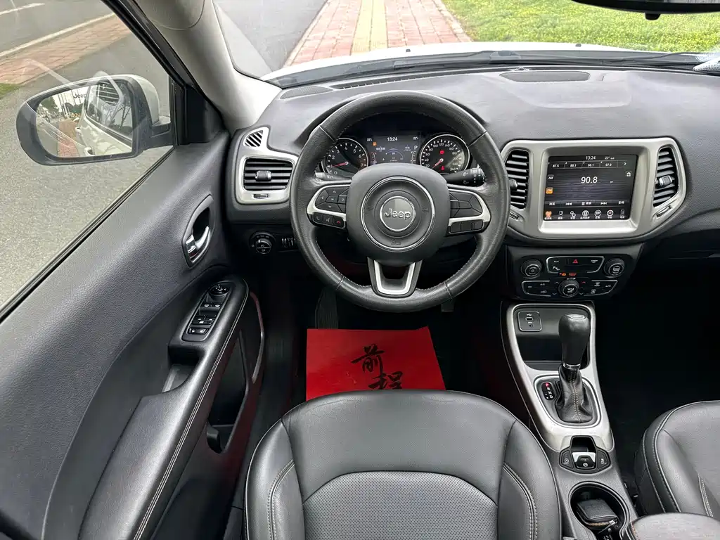 Jeep Compass 2018 — фото 17