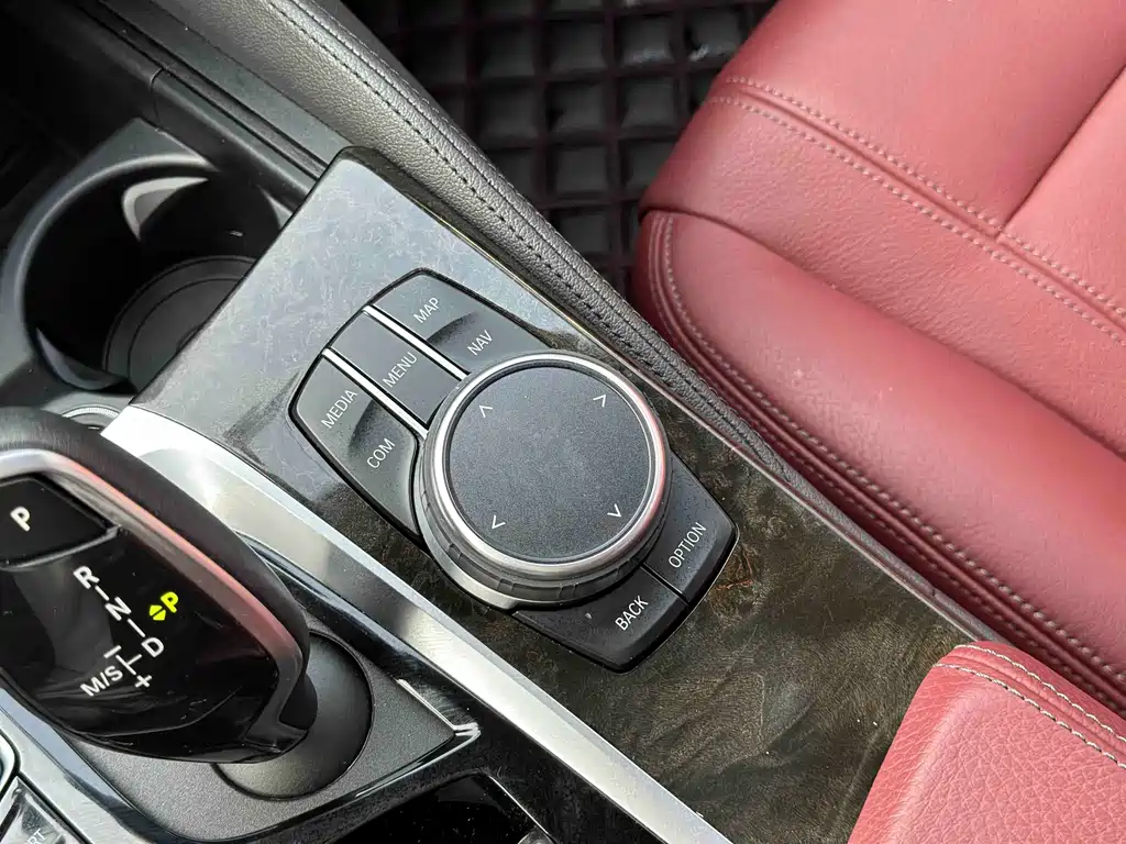 BMW 5 Series 2019 — фото 14