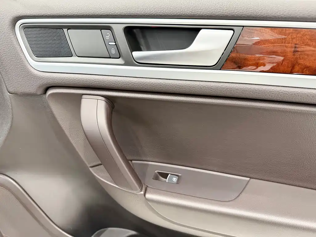 Volkswagen Touareg 2015 — фото 13