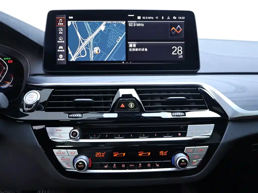 BMW 5 Series 2021 — фото 10
