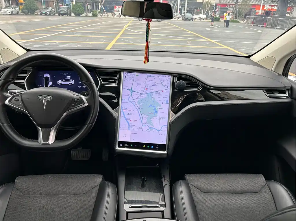 Tesla Model X 2017 — фото 6