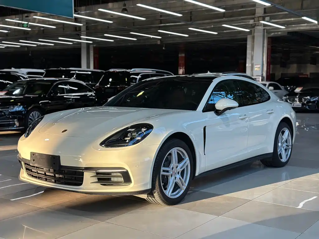 Porsche Panamera 2020 — фото 1