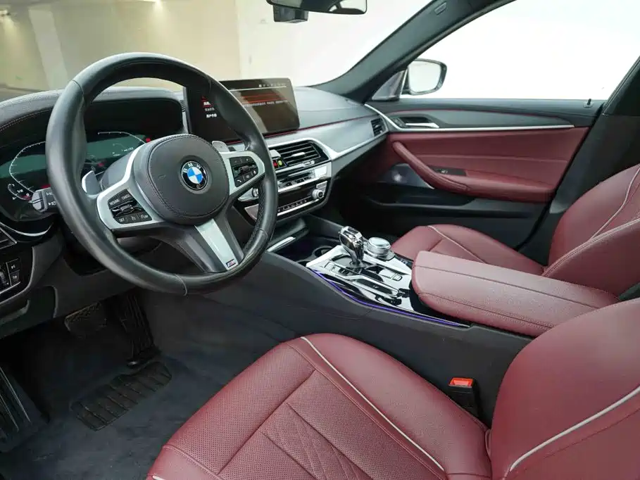 BMW 5 Series 2021 — фото 10