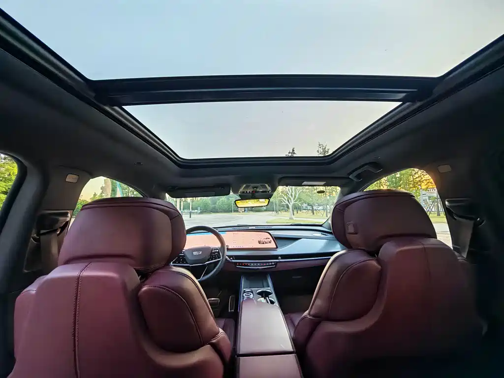 Cadillac XT5 2025 — фото 19