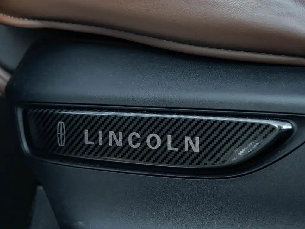 Lincoln Aviator 2022 — фото 11