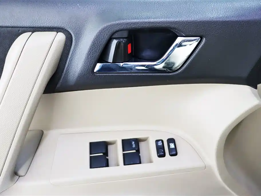 Toyota Highlander 2011 — фото 11