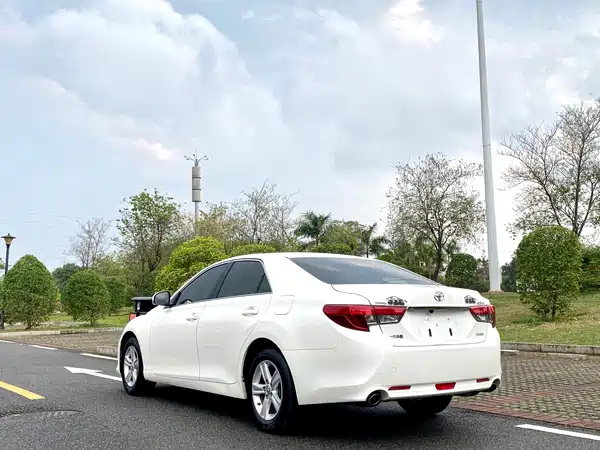 Toyota Reiz 2016
