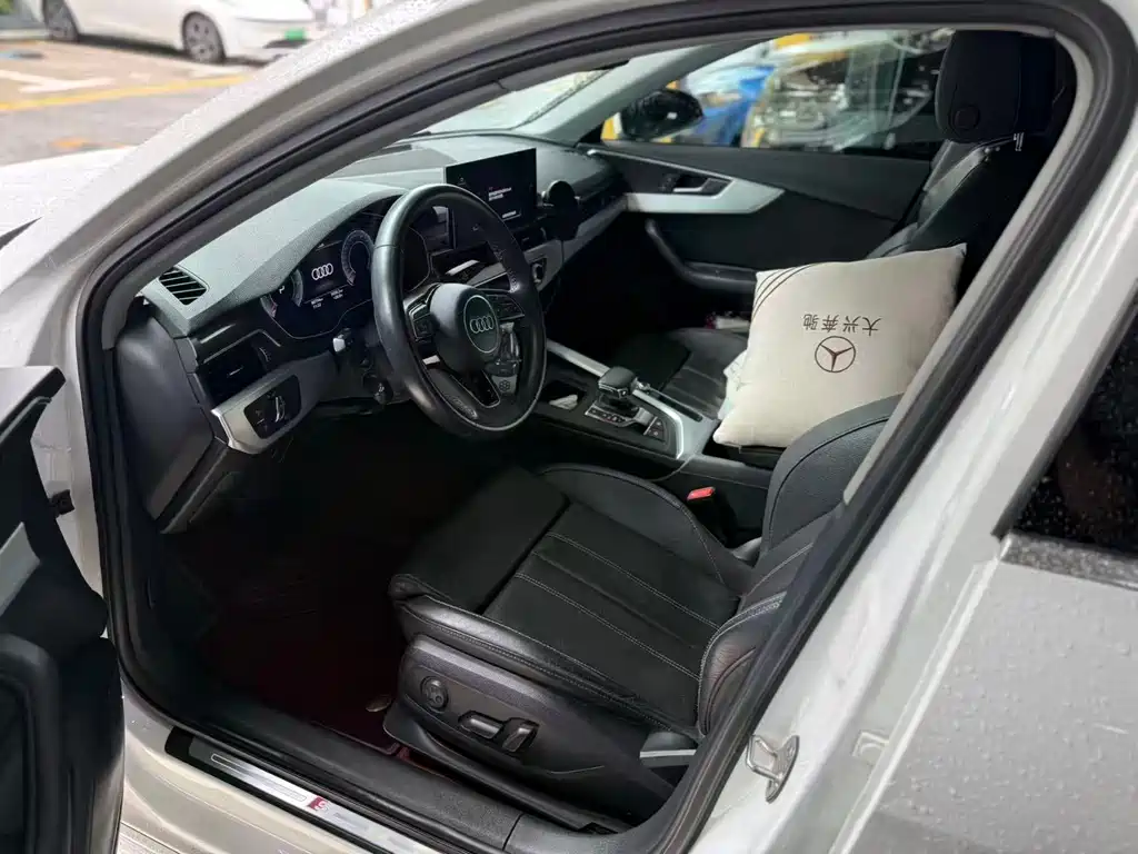 Audi A4L 2020