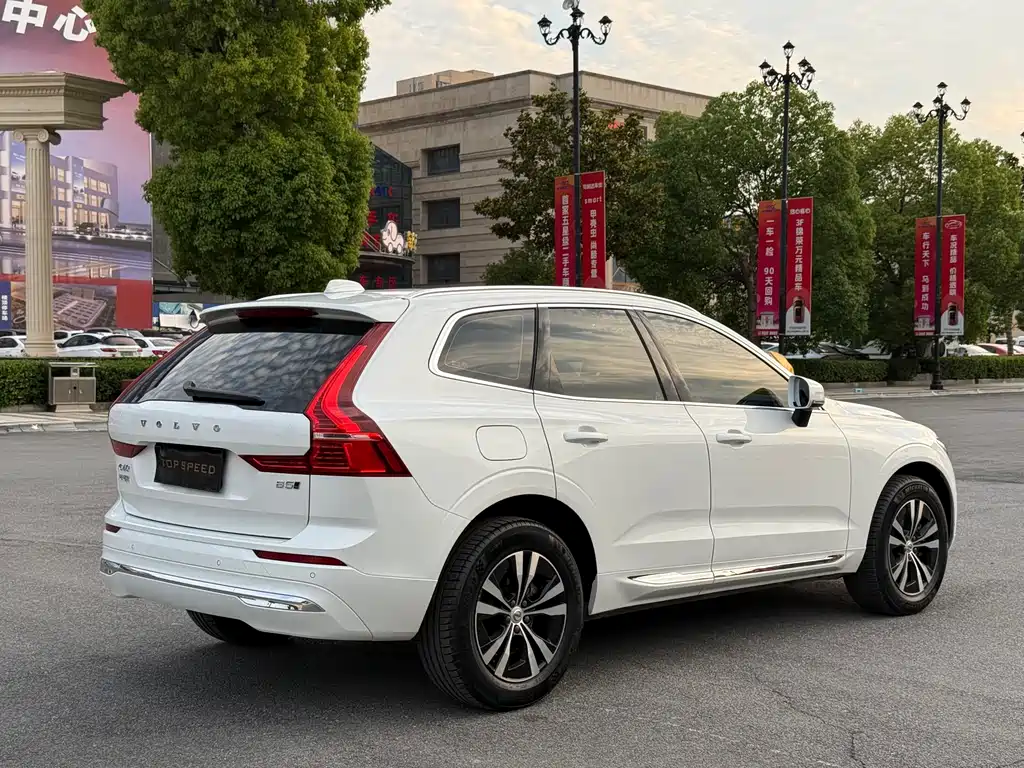 Volvo XC60 2022 — фото 8