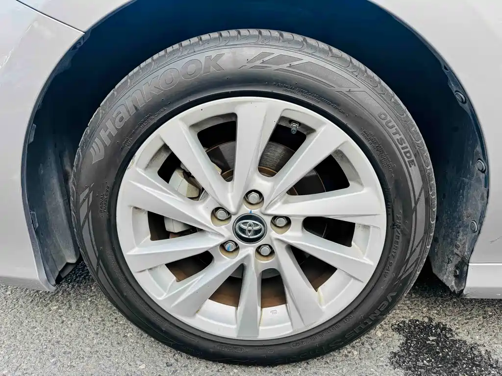 Toyota Camry 2022 — фото 17