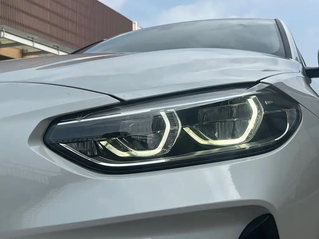 BMW 1 Series 2019 — фото 8