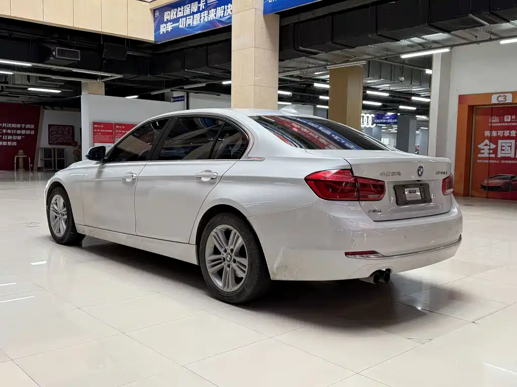 BMW 3 Series 2017 — фото 18